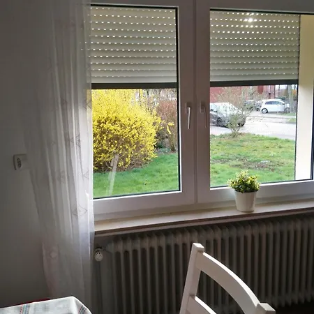 Gaestehaus „barbara” Mit Garage In 26919 Holiday home Brake (Wesermarsch)