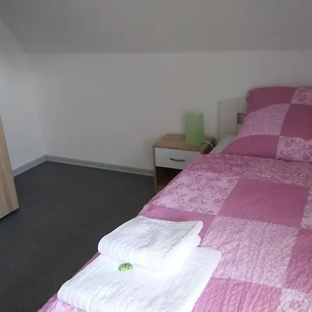 Gaestehaus „barbara” Mit Garage In 26919 Brake